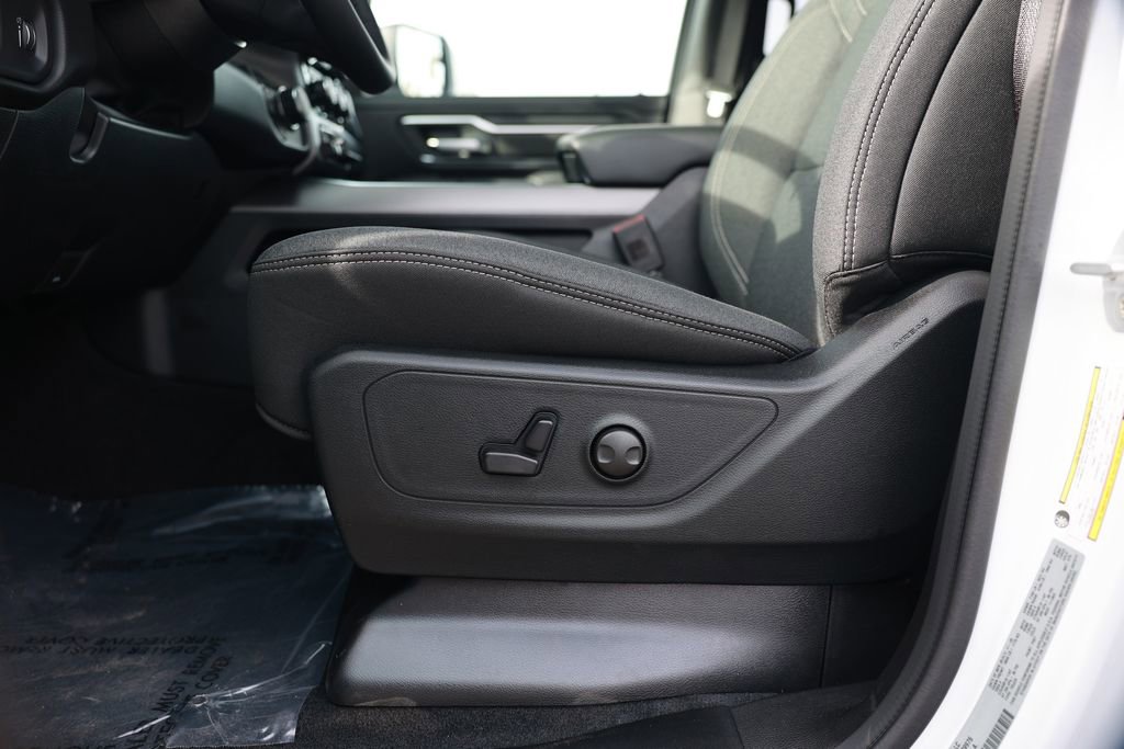 New 2026 RAM 1500 4x4 Crew Cab image 14