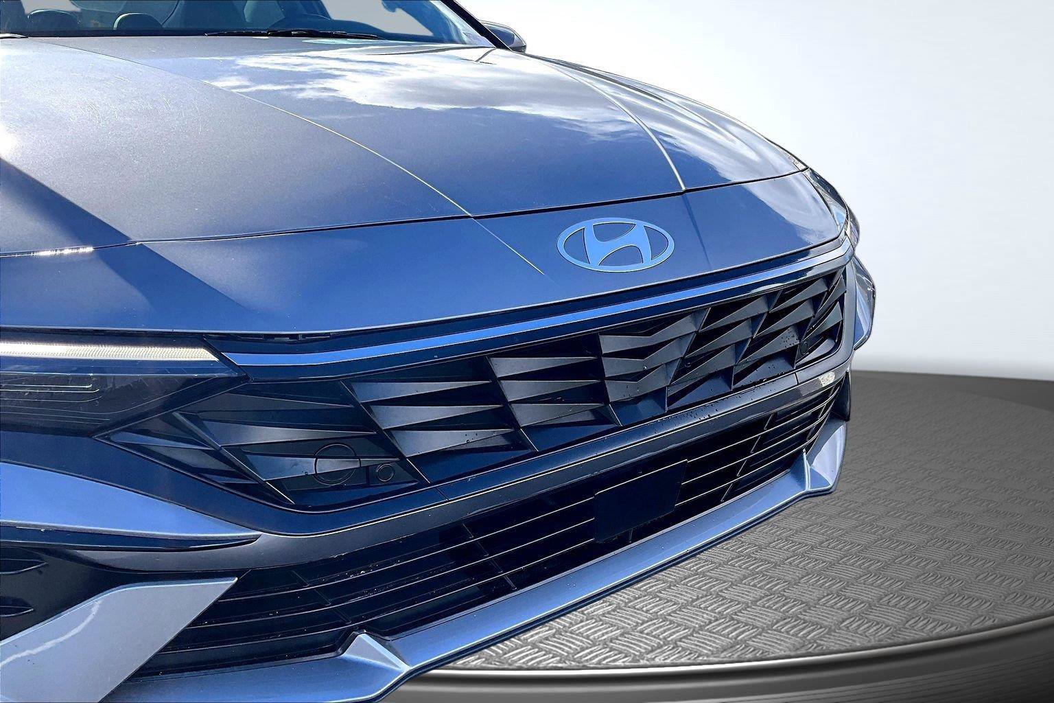 Used 2025 Hyundai Elantra Limited FWD image 56