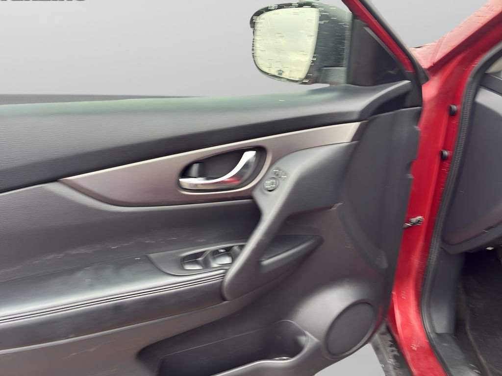 Used 2016 Nissan Rogue SV image 14