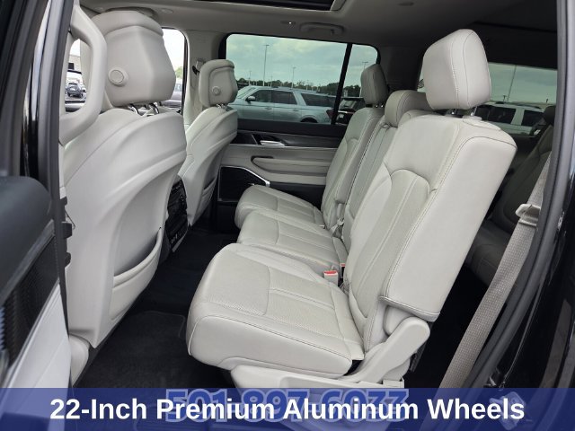 Used 2023 Jeep Wagoneer L Series II w/ Premium Group I AWD/4WD image 11