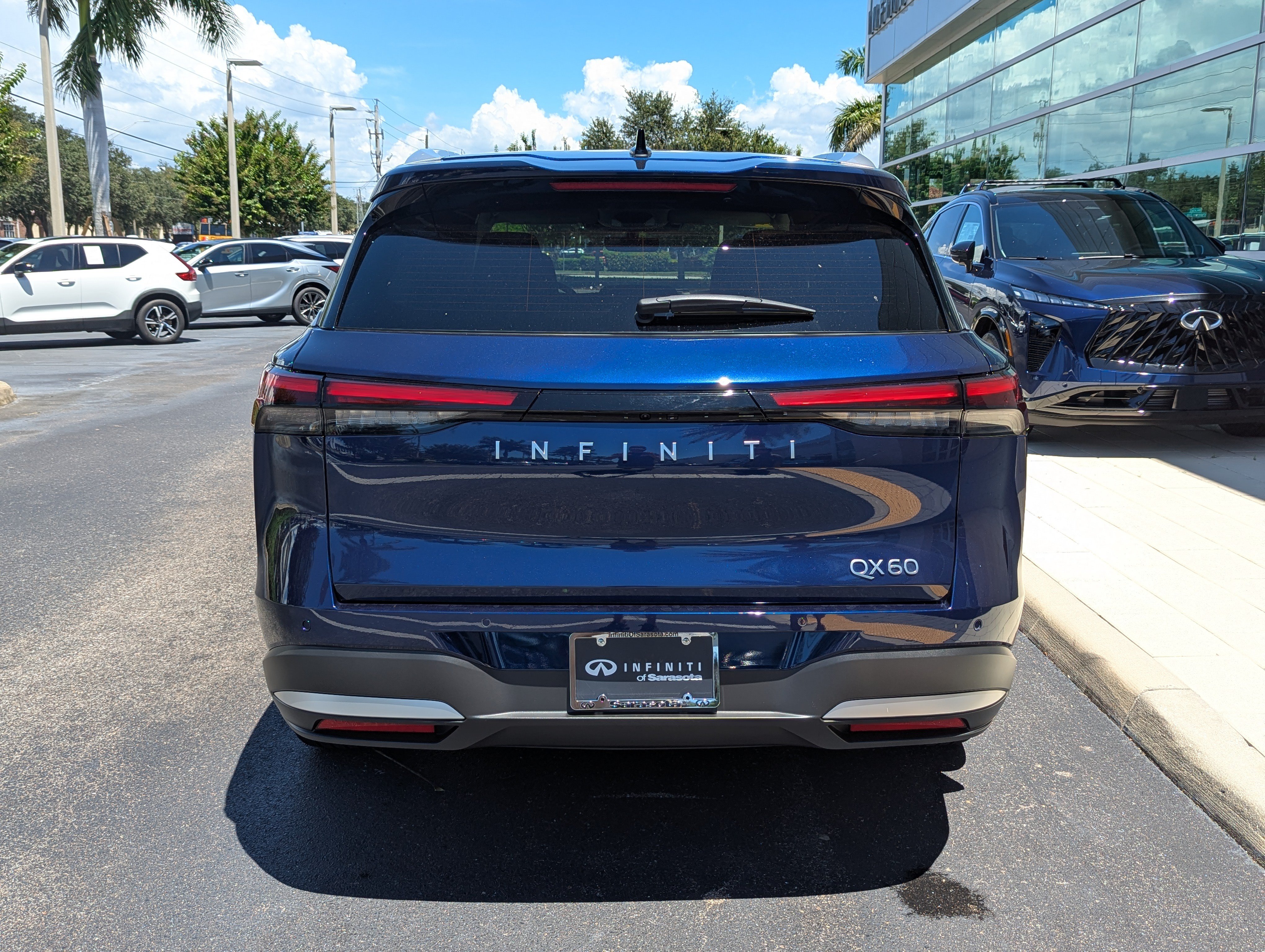Certified 2026 INFINITI QX60 Luxe w/ Cargo Package FWD image 5