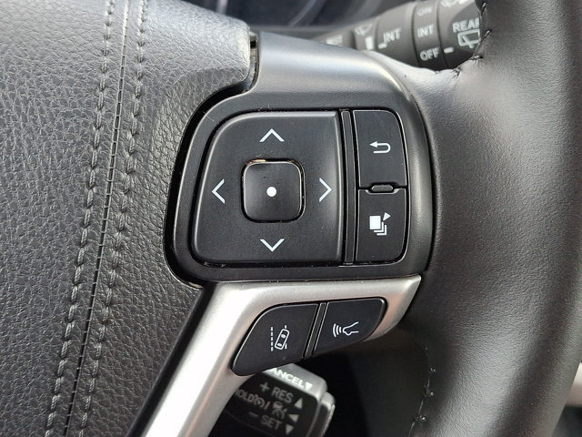 Used 2019 Toyota Highlander XLE AWD/4WD image 22
