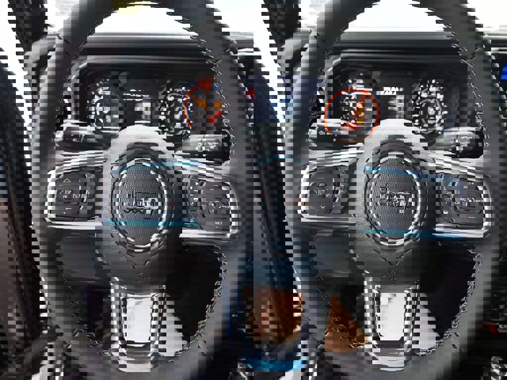 New 2025 Jeep Wrangler Unlimited Sahara w/ Technology Group image 15