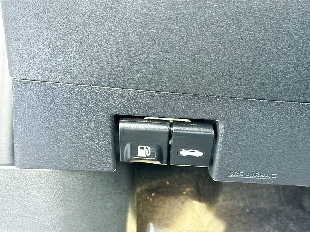 Used 2024 Nissan Versa SV w/ Trunk Package image 31