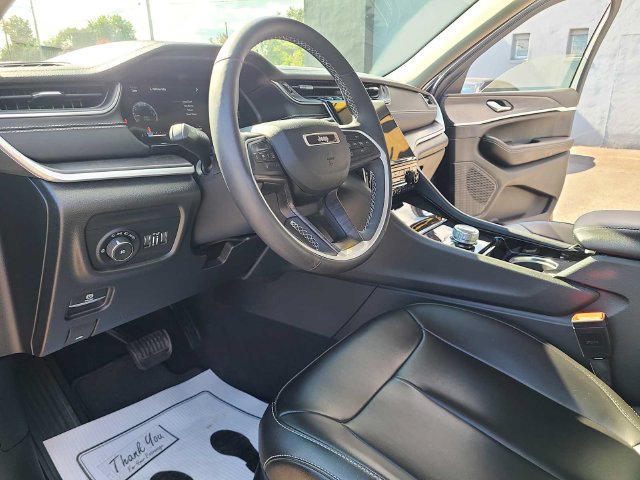 Used 2023 Jeep Grand Cherokee Limited AWD/4WD image 14