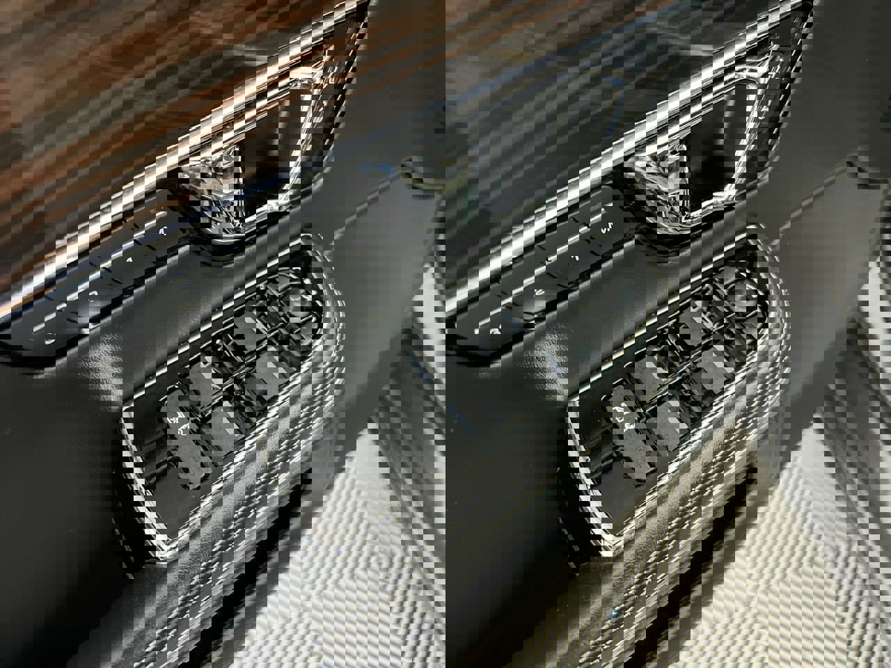 Used 2018 Jaguar XJ L Portfolio image 14