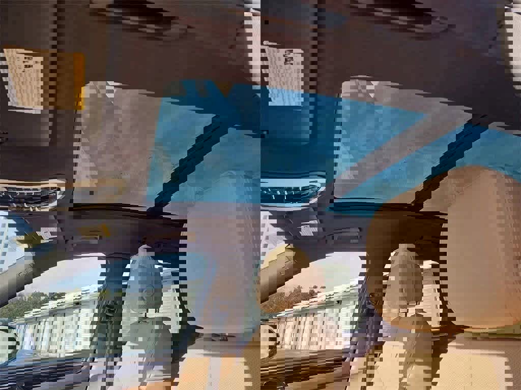 Certified 2025 Porsche Macan image 16