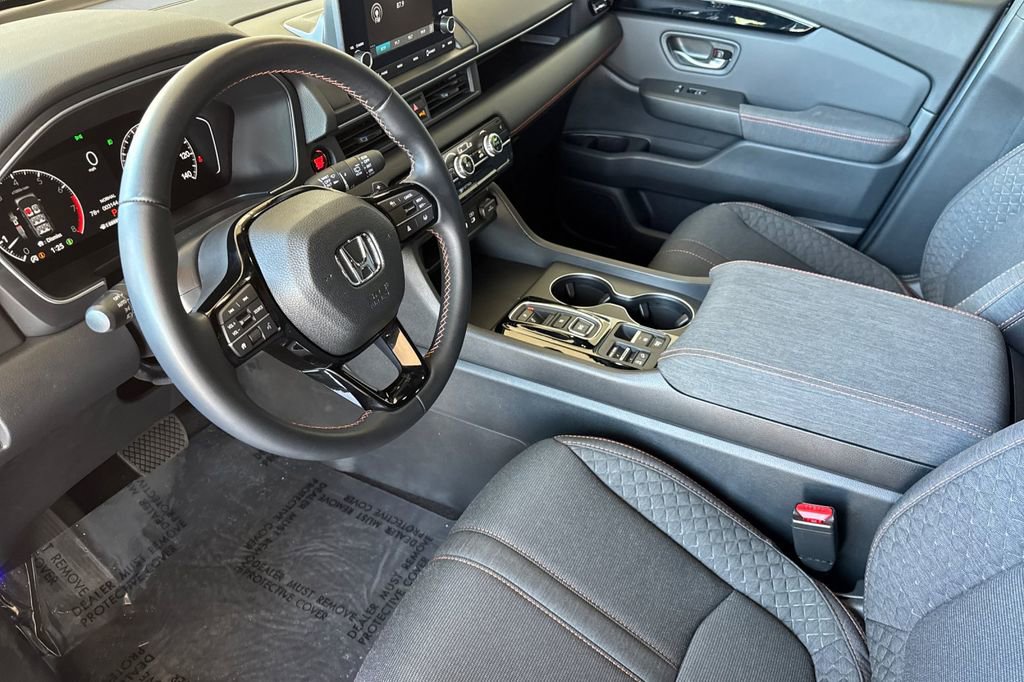 Certified 2025 Honda Pilot Sport image 14