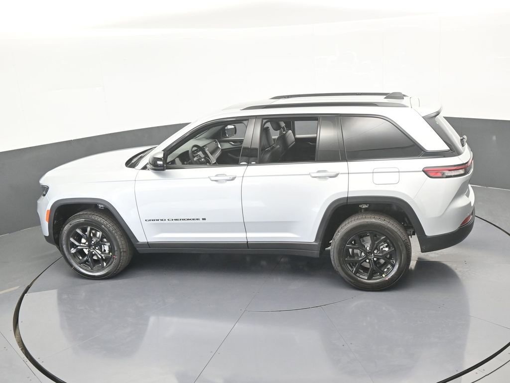 New 2025 Jeep Grand Cherokee Altitude image 42