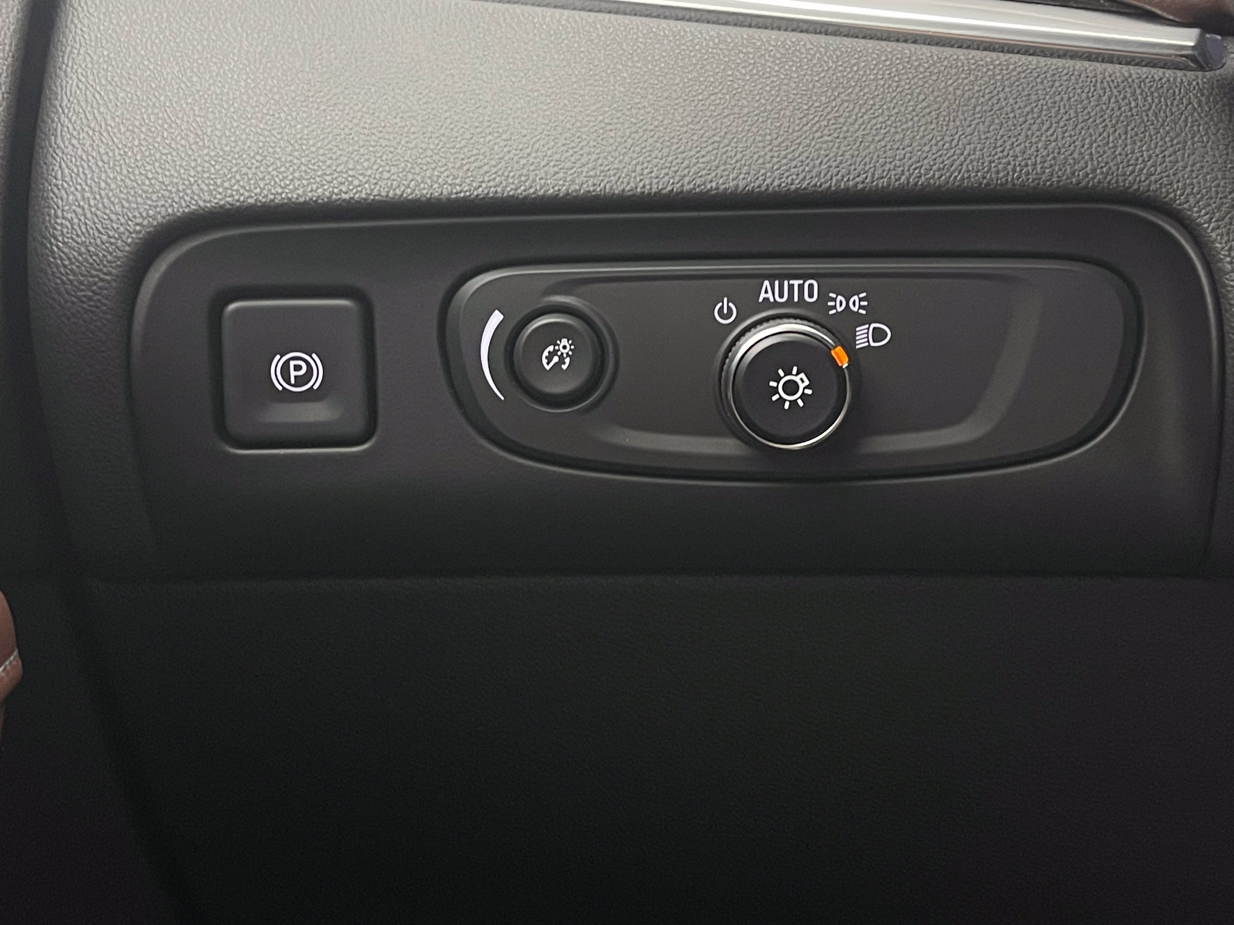 Used 2020 Buick Enclave Avenir w/ Avenir Technology Package FWD image 25