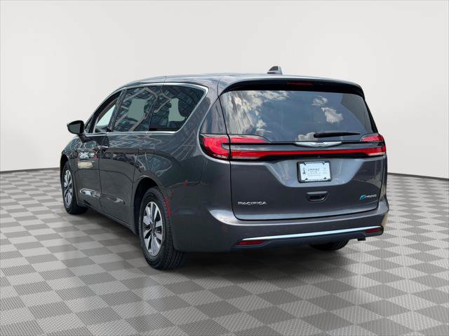 Used 2022 Chrysler Pacifica Touring-L FWD image 5