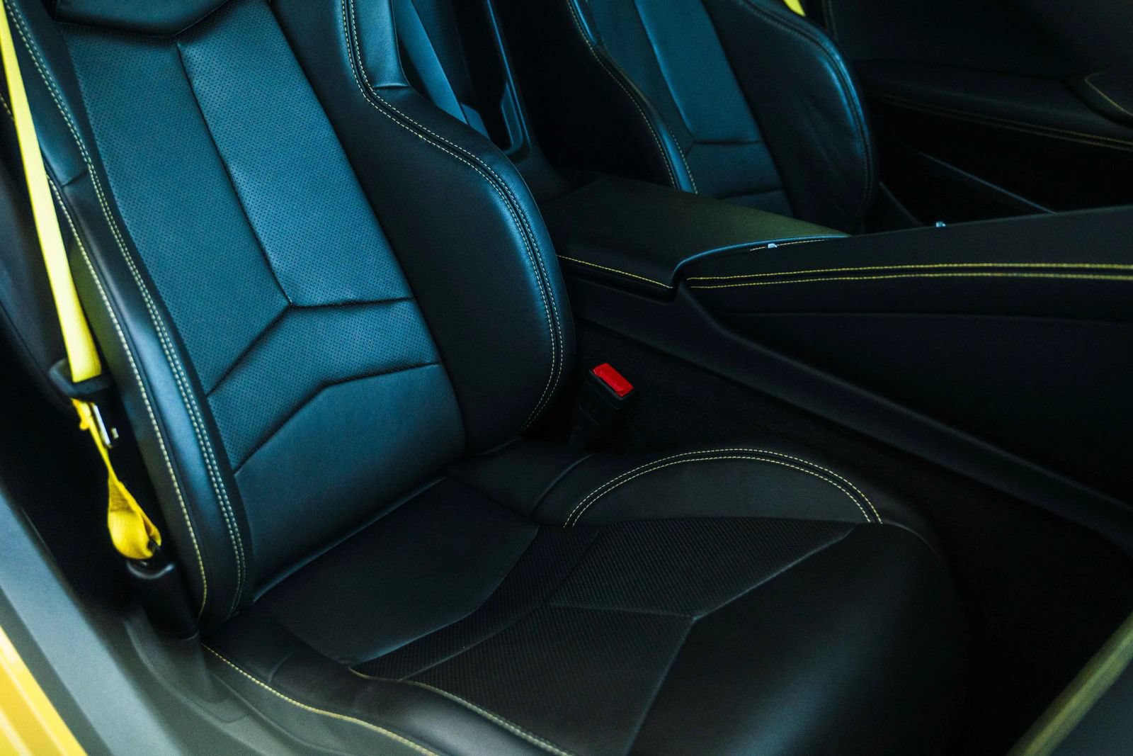 Used 2025 Chevrolet Corvette Z06 RWD image 32