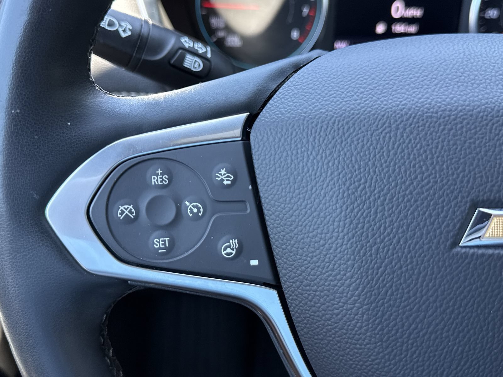 Used 2023 Chevrolet Traverse LT w/ Rear Camera Mirror Package FWD image 21
