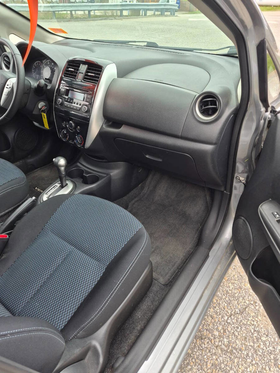 Used 2015 Nissan Versa Note SV FWD image 11