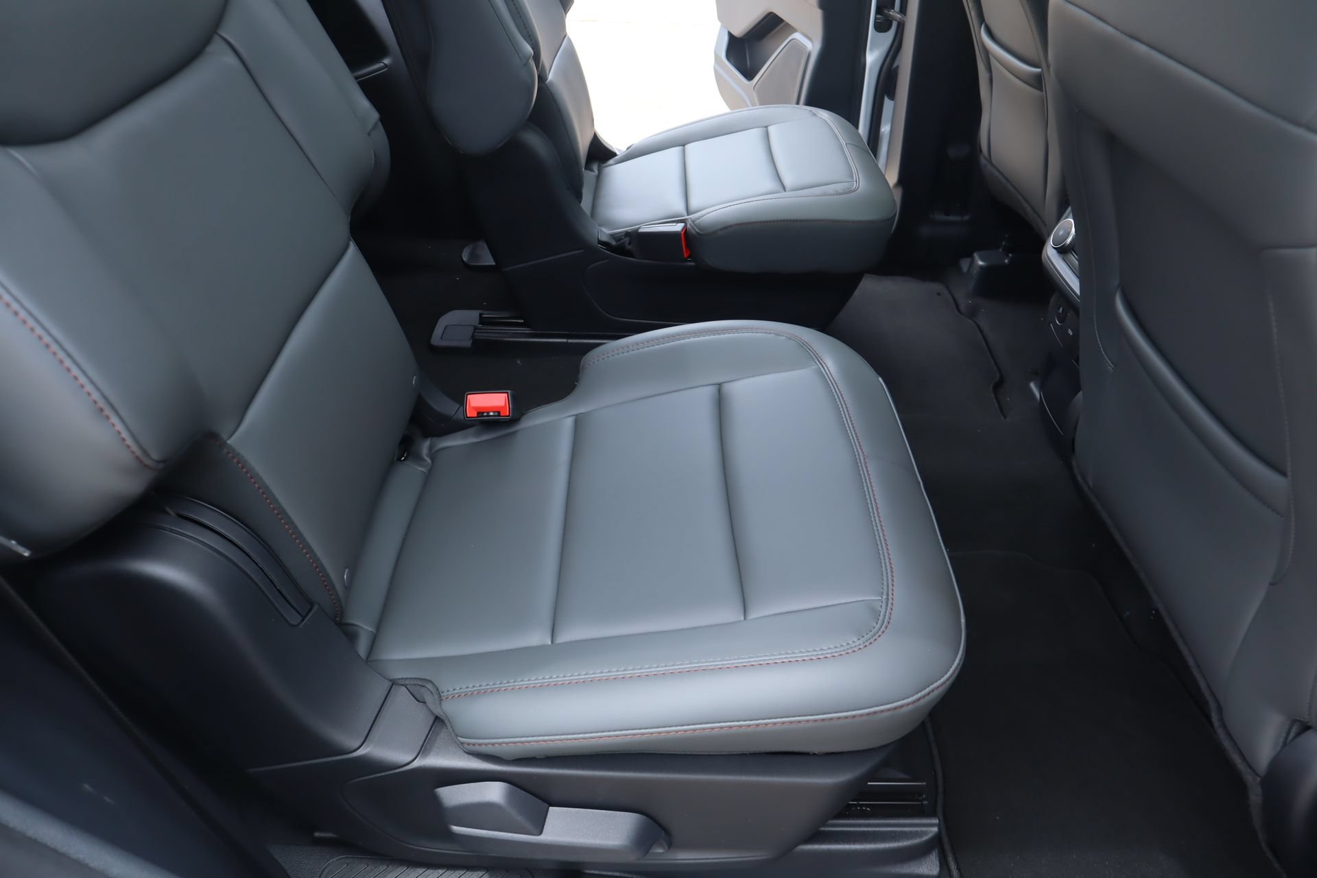 New 2026 Ford Explorer Active w/ Active Comfort Package AWD/4WD image 16