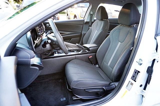 Used 2021 Hyundai Elantra SE w/ Cargo Package image 14