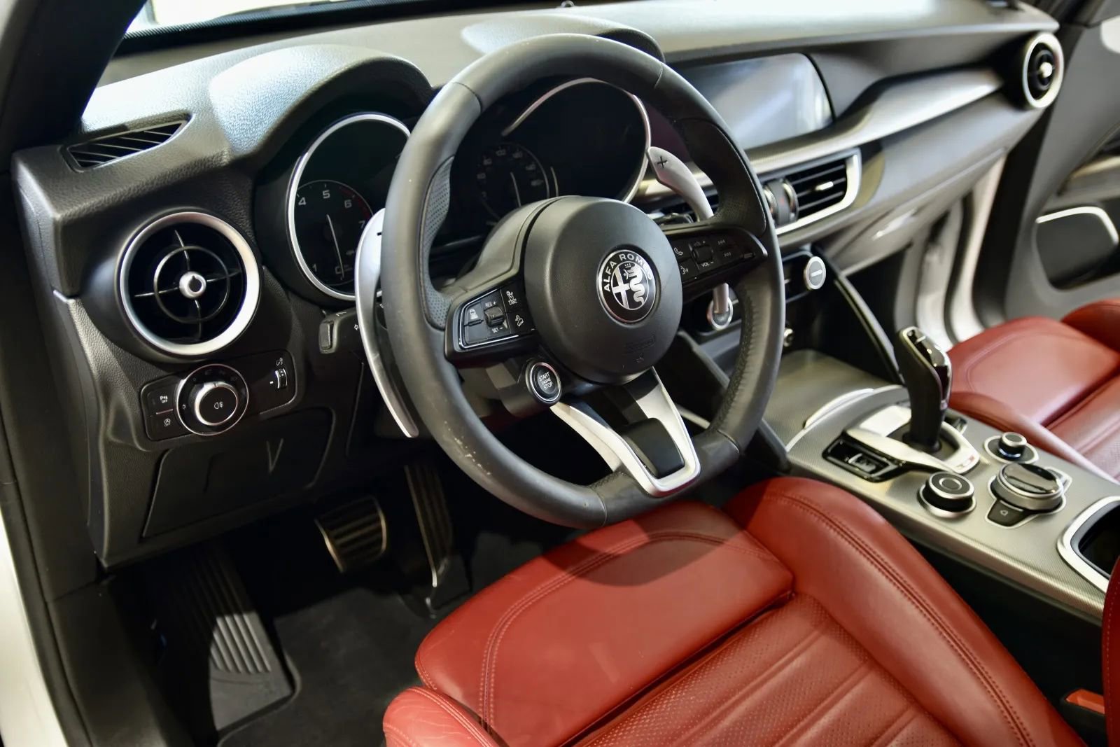 Used 2022 Alfa Romeo Stelvio Veloce image 11