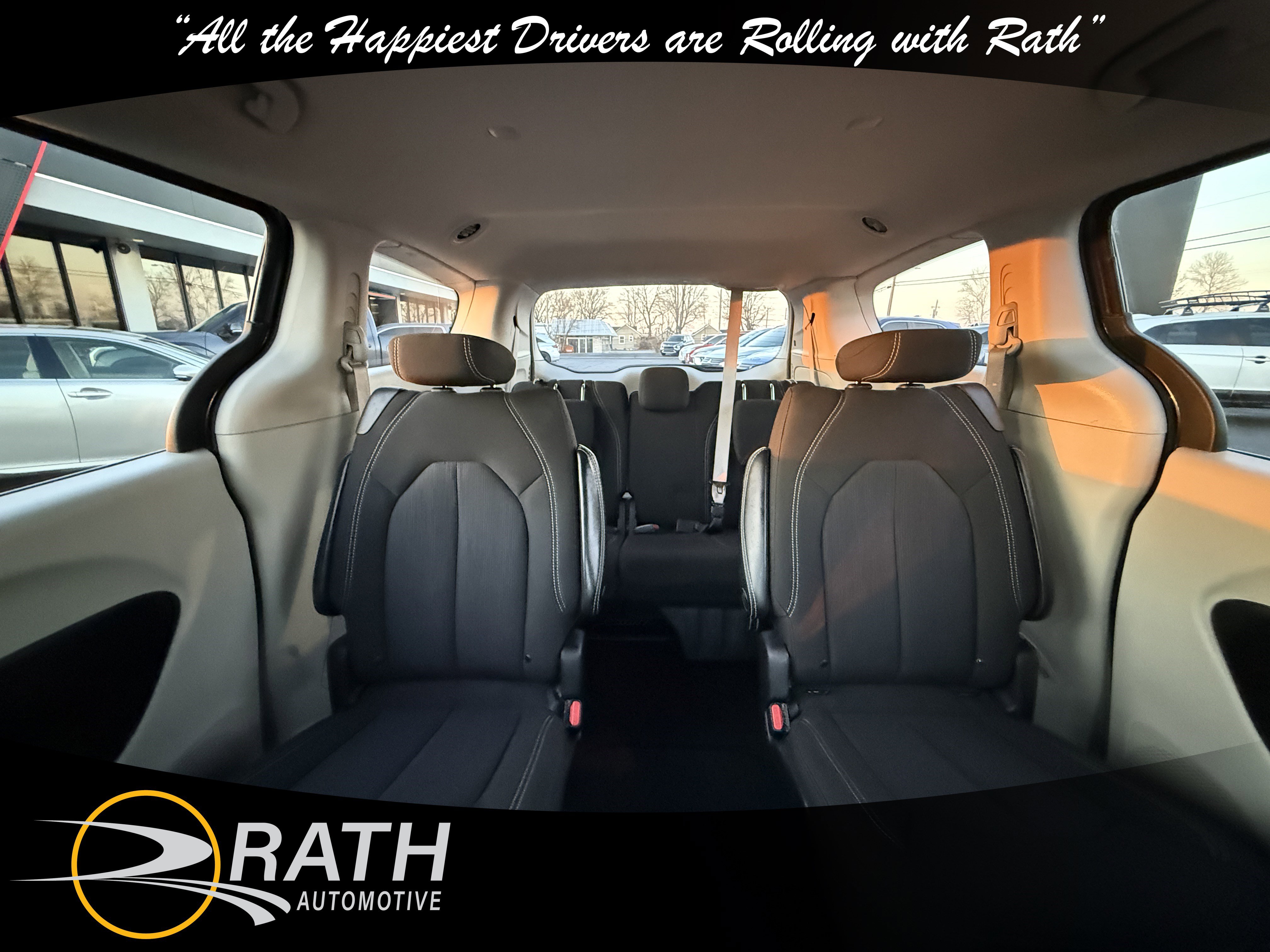 Used 2023 Chrysler Voyager LX image 20