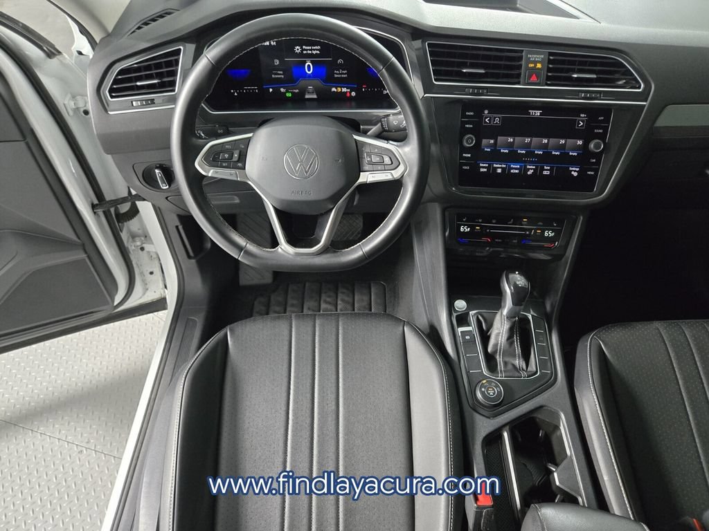 Used 2022 Volkswagen Tiguan SE AWD/4WD image 15