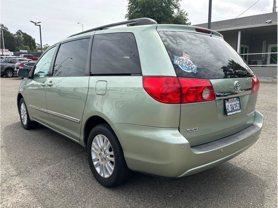 Used 2010 Toyota Sienna XLE Limited w/ XLE Limited Pkg 2 AWD/4WD image 5