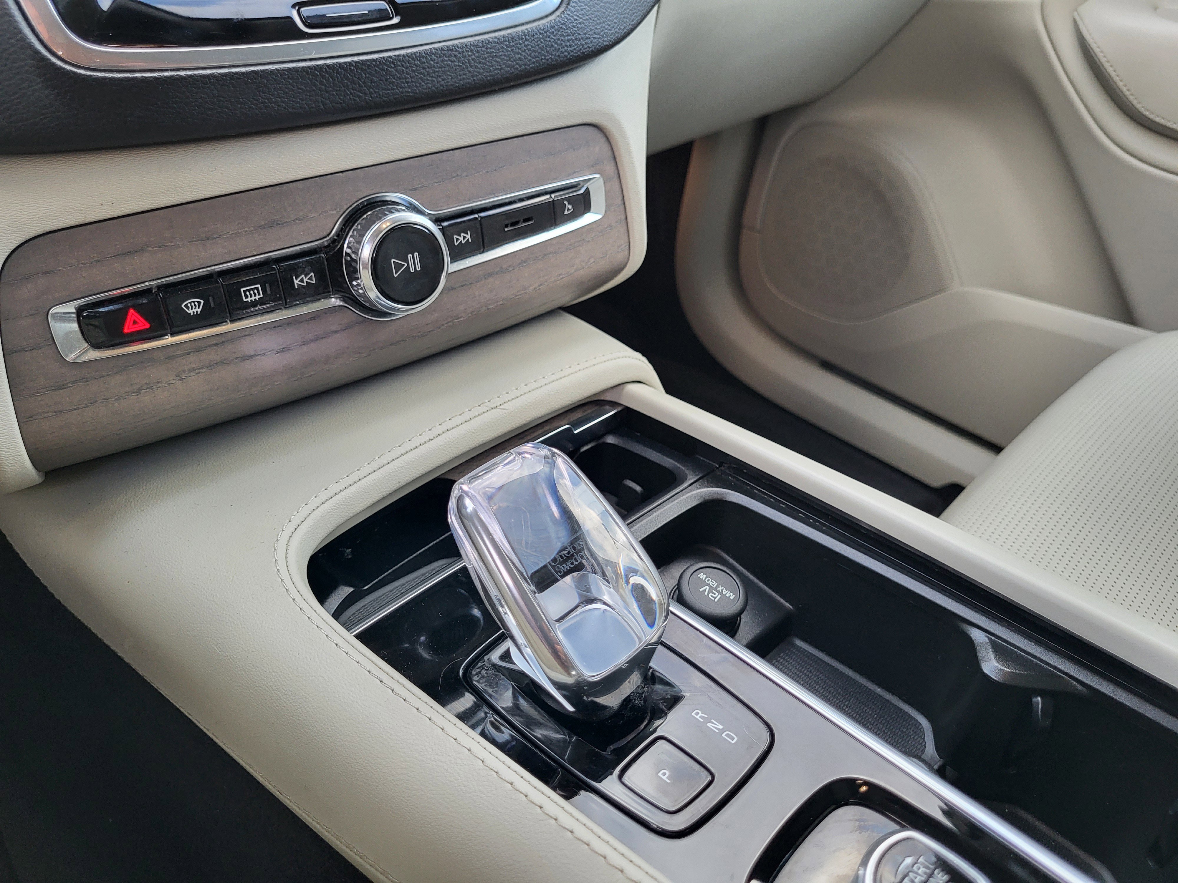 Certified 2023 Volvo XC90 B6 Ultimate w/ Protection Package Premier image 25