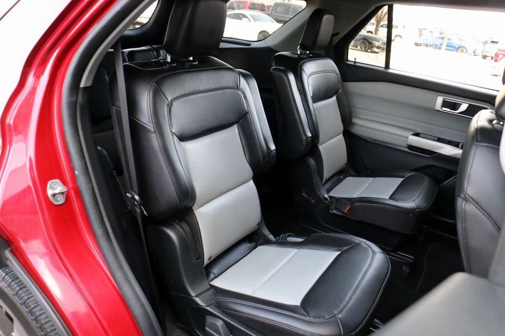 Certified 2022 Ford Explorer XLT w/ Equipment Group 202A image 32