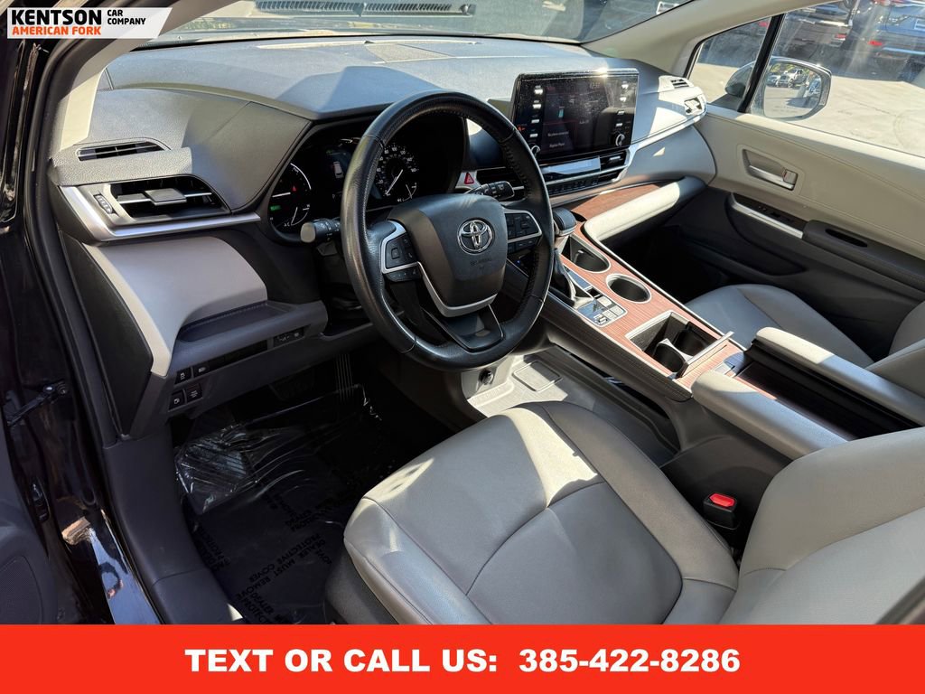 Used 2024 Toyota Sienna XLE image 32