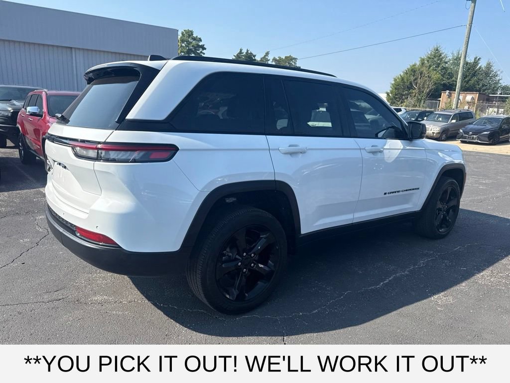 Used 2023 Jeep Grand Cherokee Altitude AWD/4WD image 3