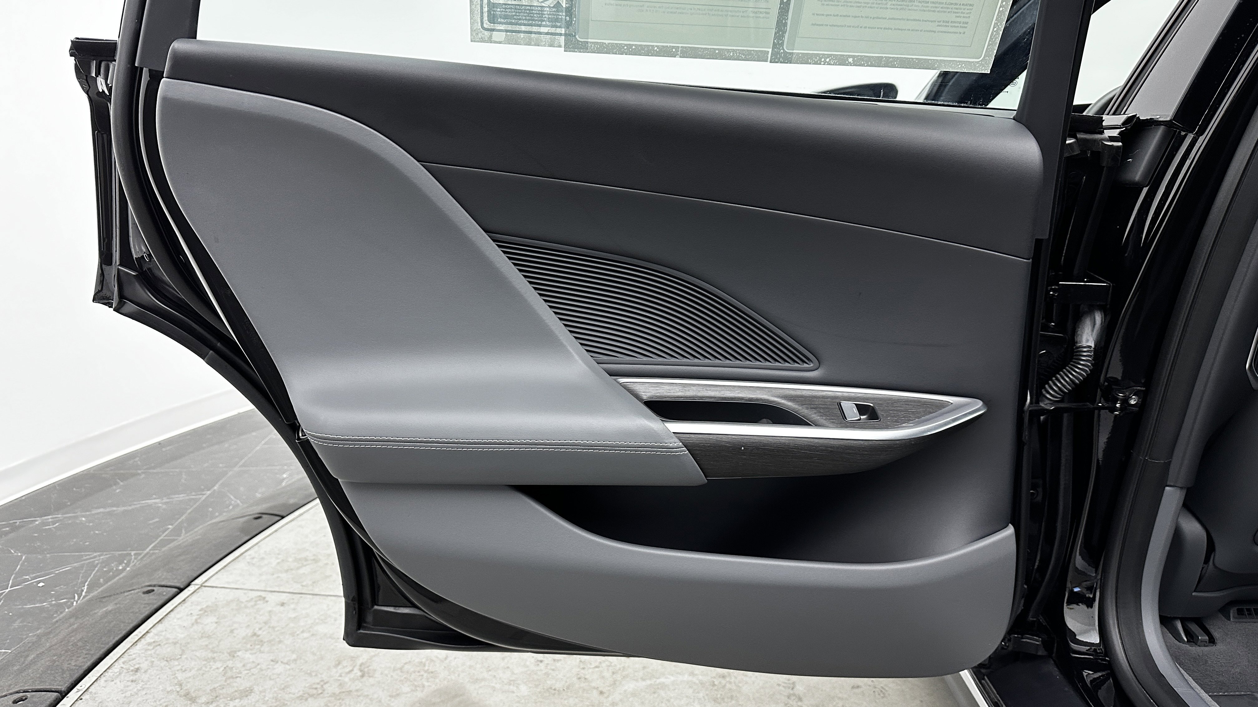 Used 2024 Lucid Air Touring image 27