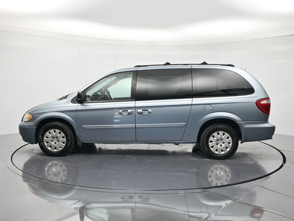 Used 2005 Chrysler Town & Country LX w/ Popular Equipment Group II FWD image 8