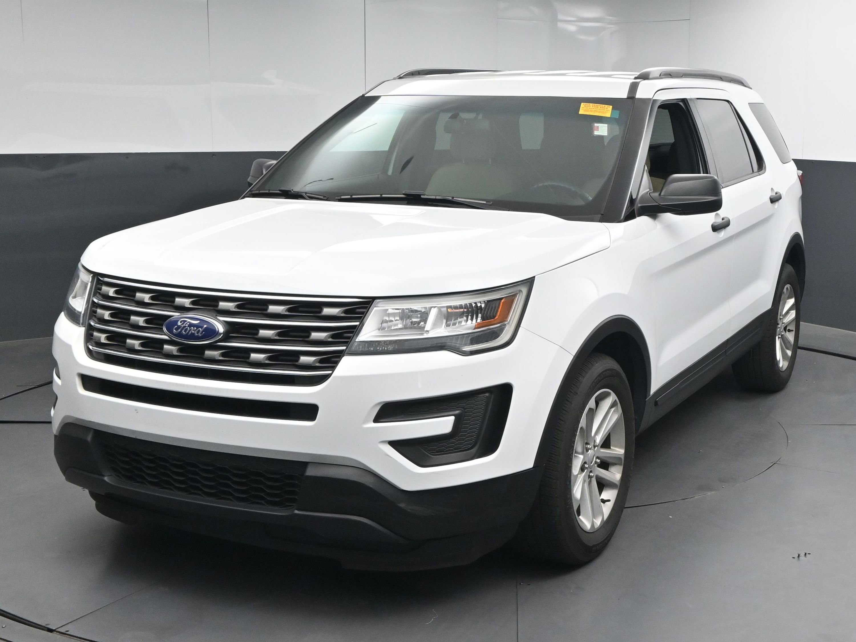 Used 2017 Ford Explorer FWD image 1
