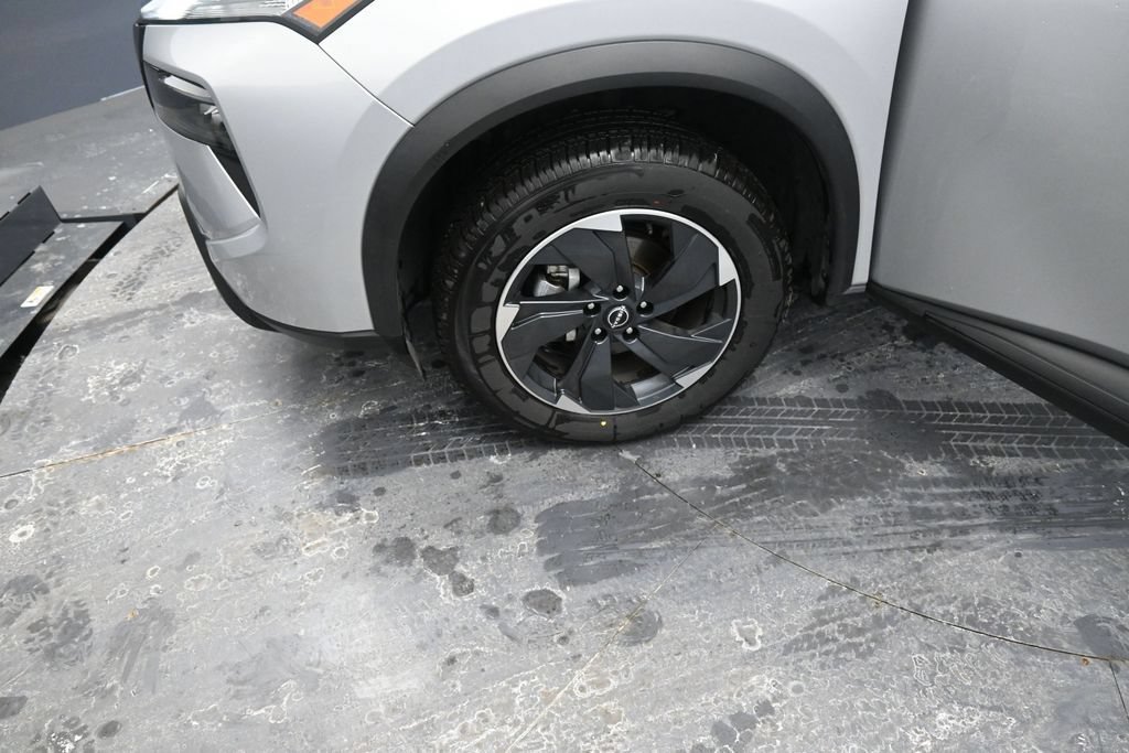 Used 2024 Nissan Rogue SV AWD/4WD image 13