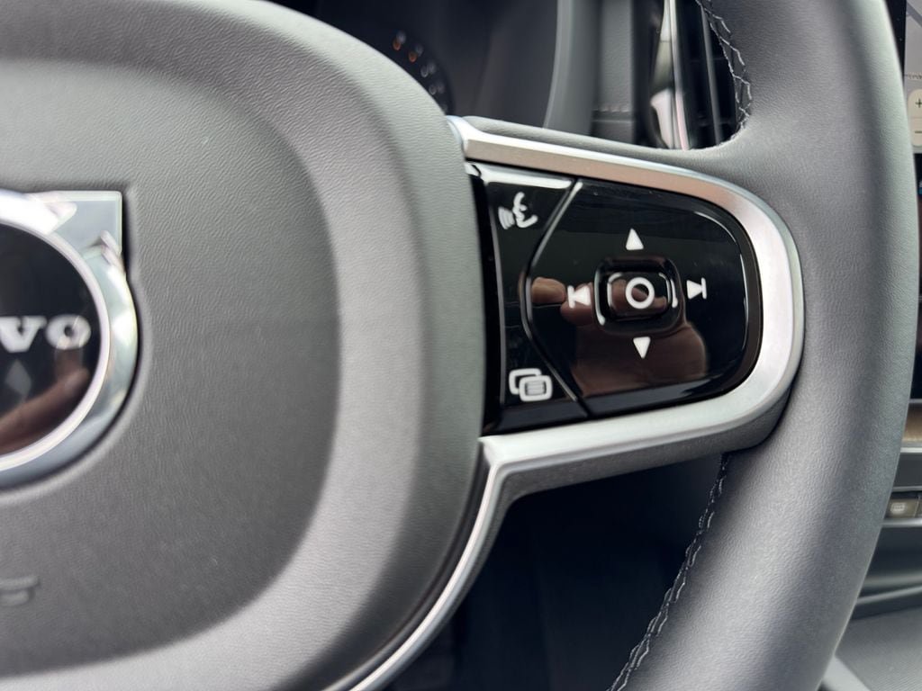 New 2026 Volvo XC60 B5 Ultra w/ Protection Package Premier AWD/4WD image 17