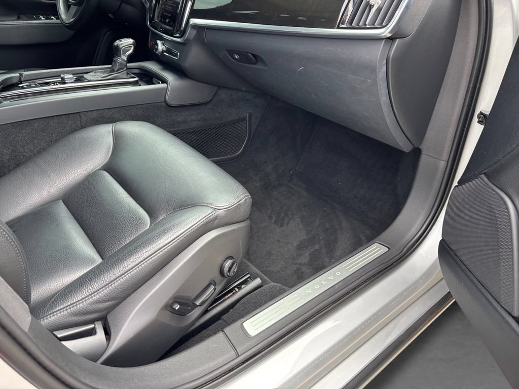 Used 2018 Volvo S90 T5 Momentum w/ Convenience Package FWD image 49