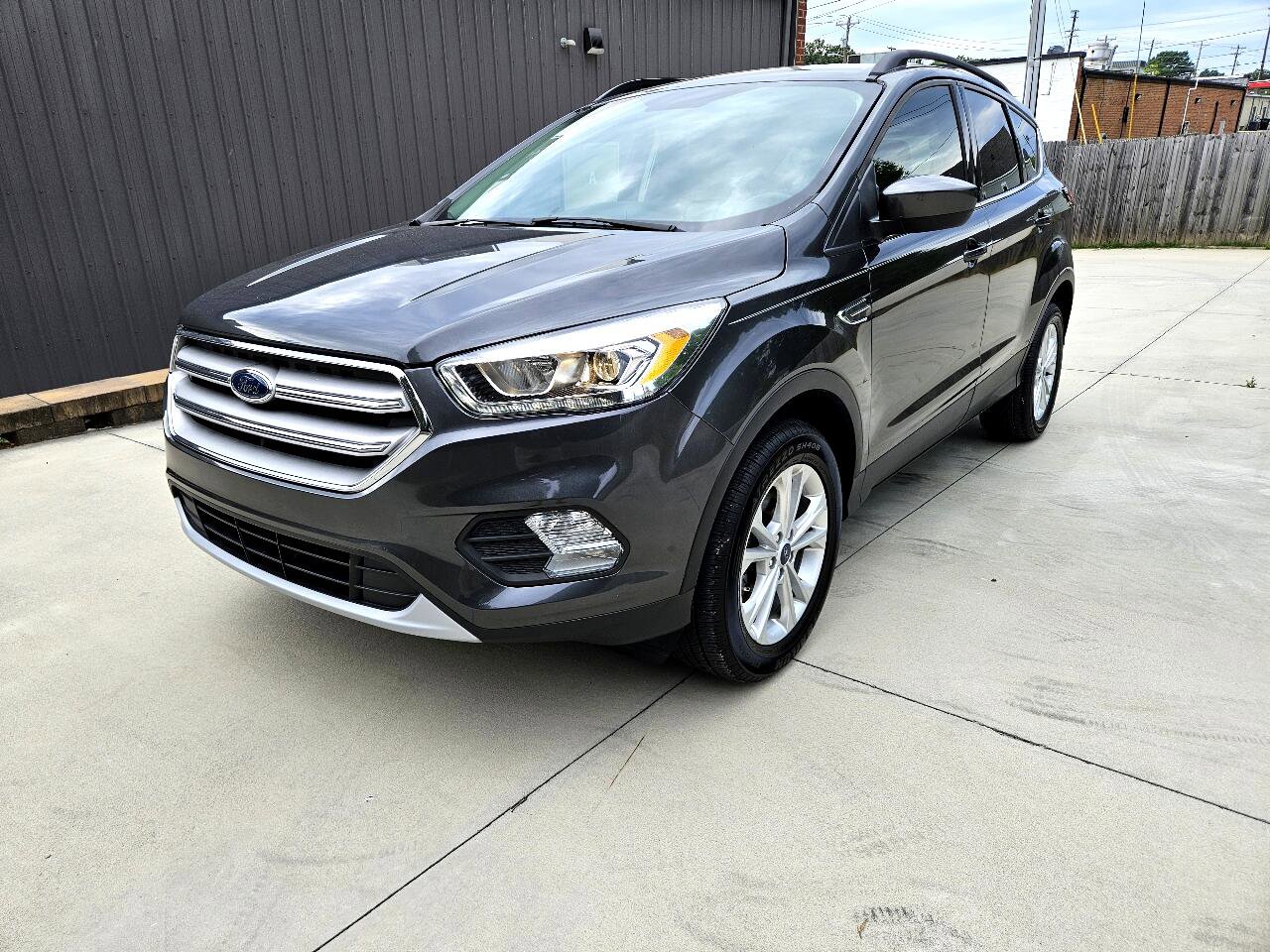 Used 2019 Ford Escape SEL image 1