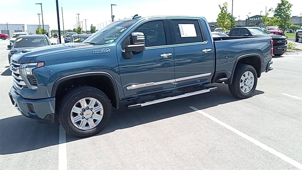 Used 2024 Chevrolet Silverado 2500 High Country w/ High Country Premium Package AWD/4WD image 4