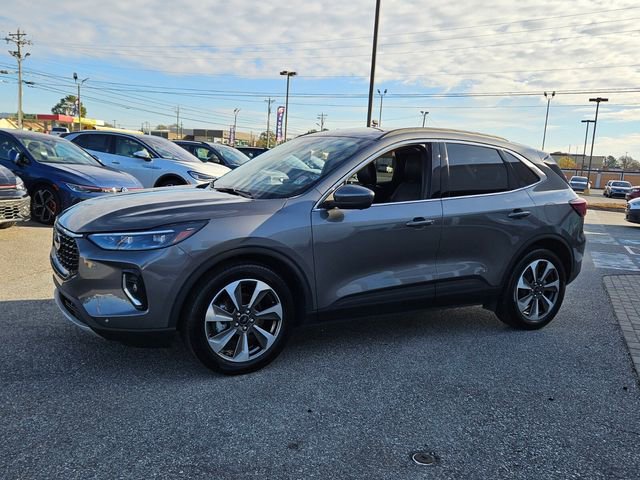 Used 2023 Ford Escape Platinum image 3