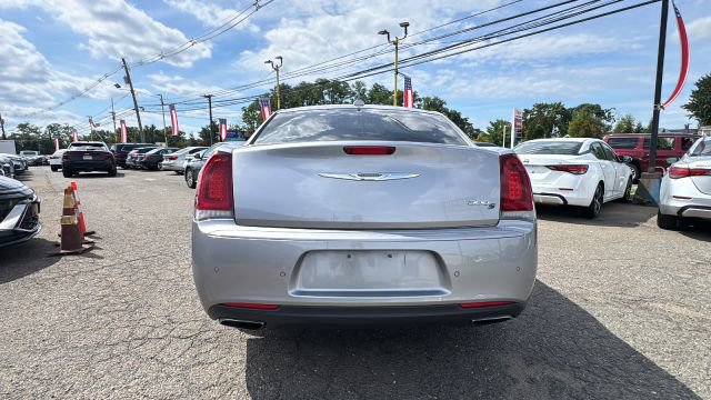 Used 2018 Chrysler 300 S w/ 300S Premium Group RWD image 6