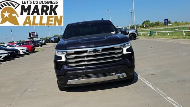 Used 2024 Chevrolet Silverado 1500 High Country w/ Technology Package AWD/4WD image 3