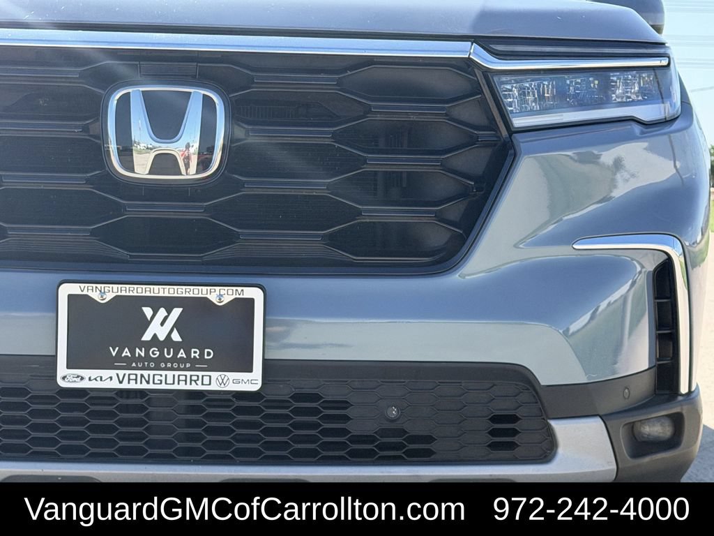 Used 2025 Honda Pilot Touring image 4