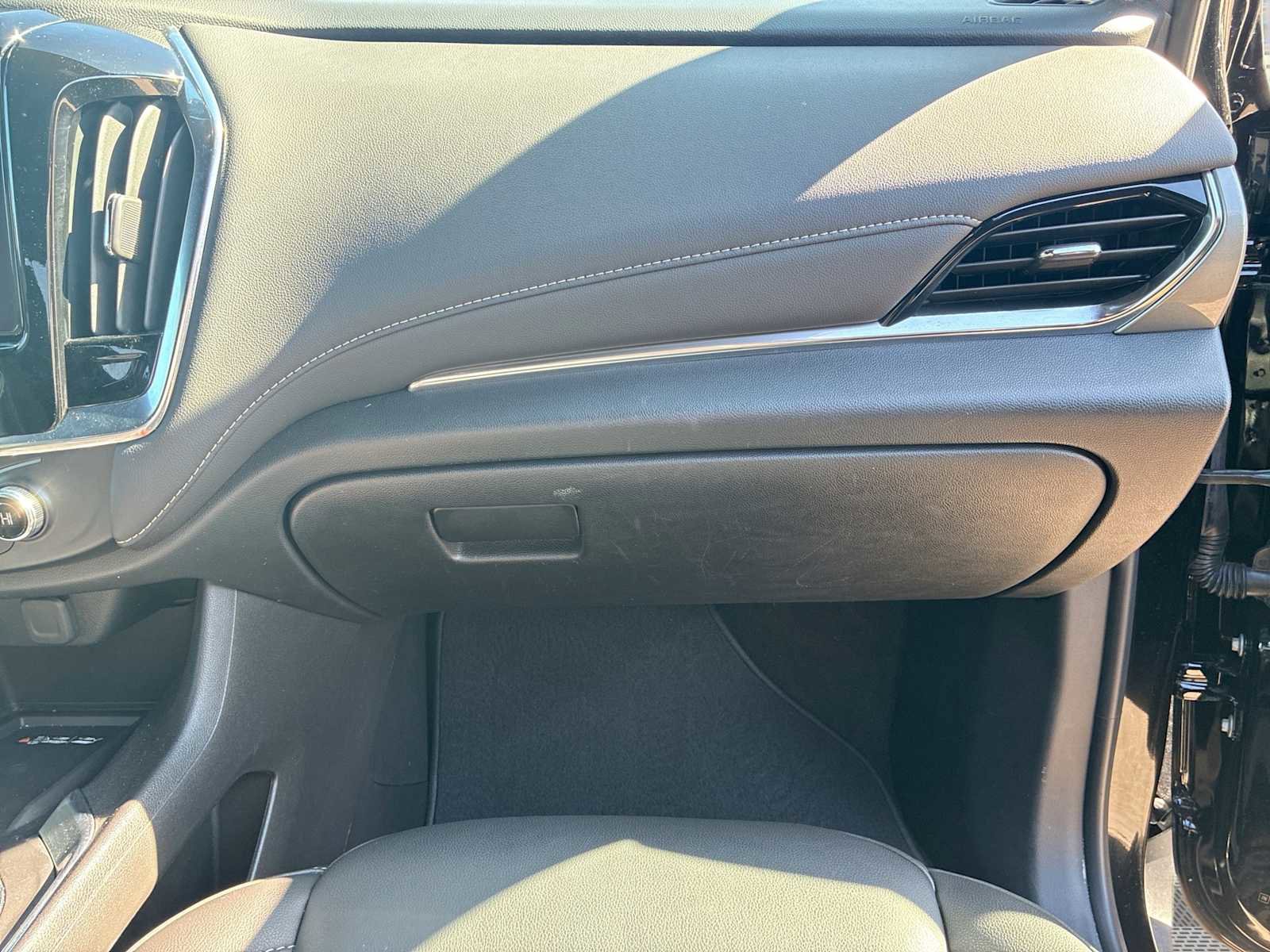 Certified 2023 Chevrolet Traverse LT w/ Rear Camera Mirror Package image 28