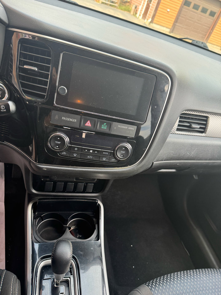 Used 2018 Mitsubishi Outlander ES image 9