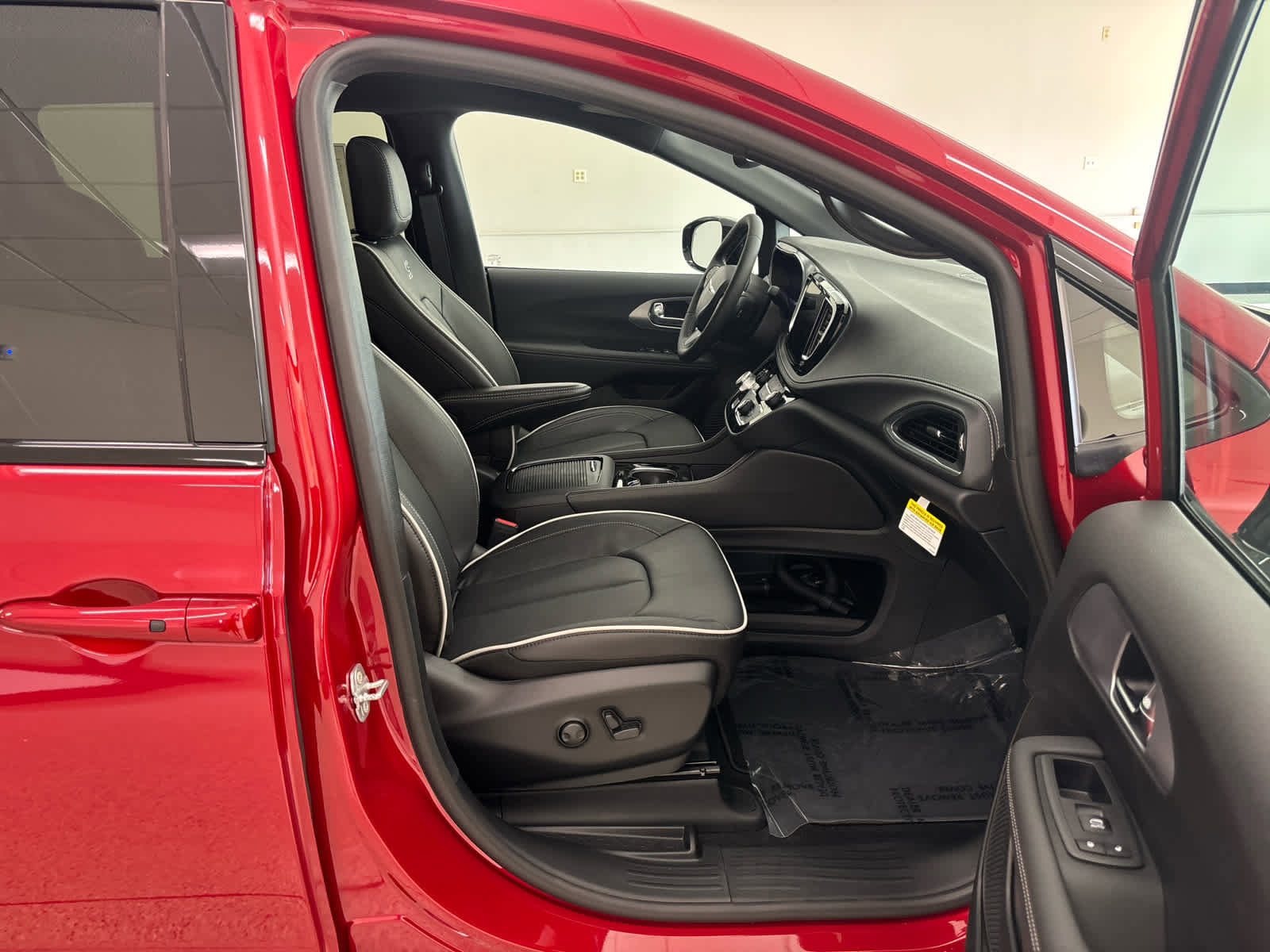 New 2026 Chrysler Pacifica Limited image 16