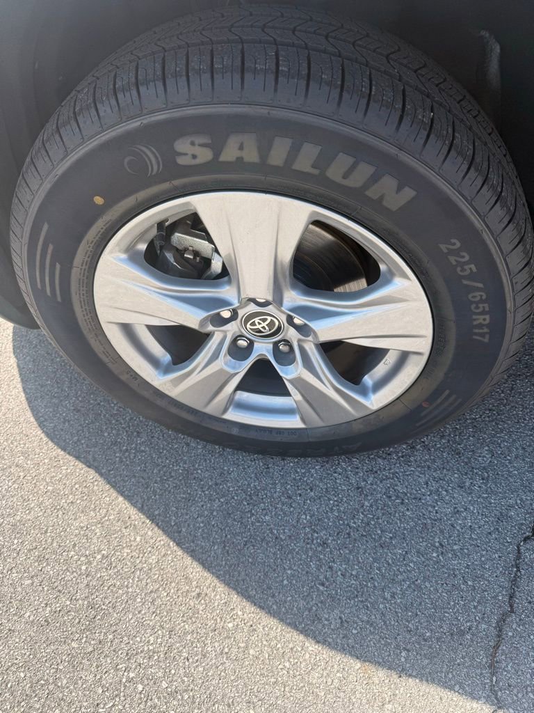 Used 2025 Toyota RAV4 XLE image 12