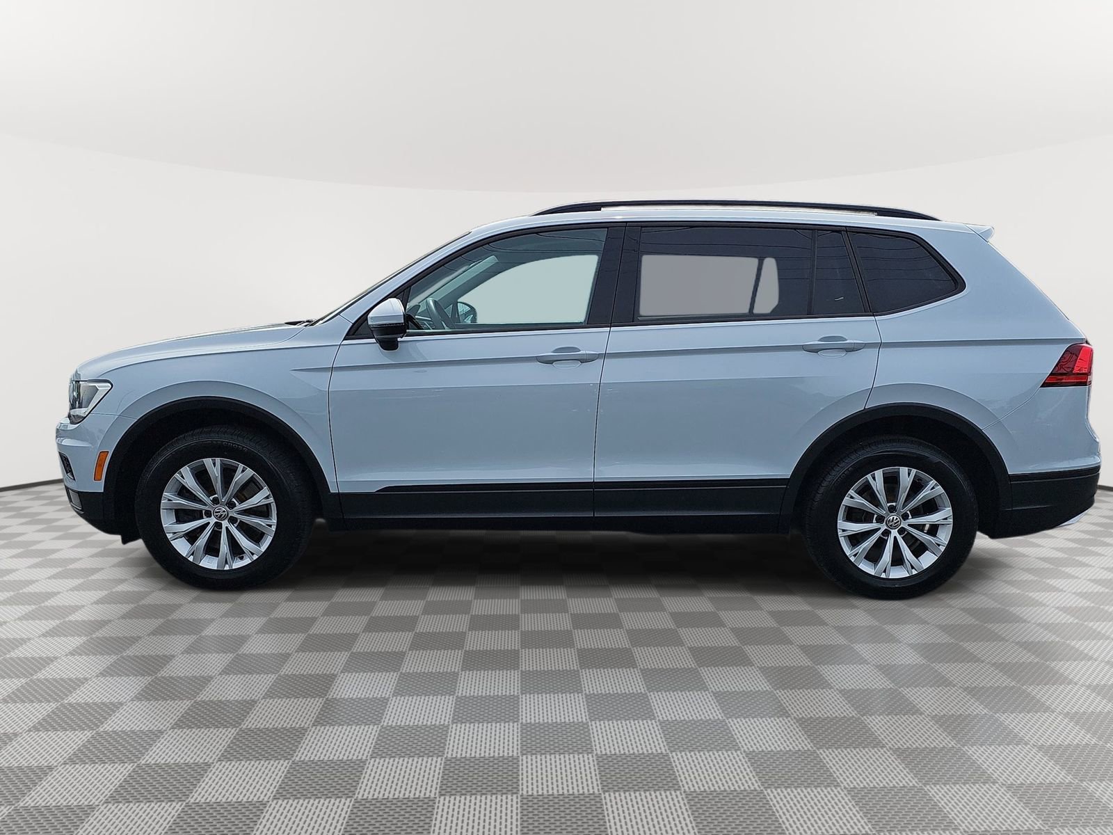 Used 2018 Volkswagen Tiguan S w/ Front Fog Lights Package image 8