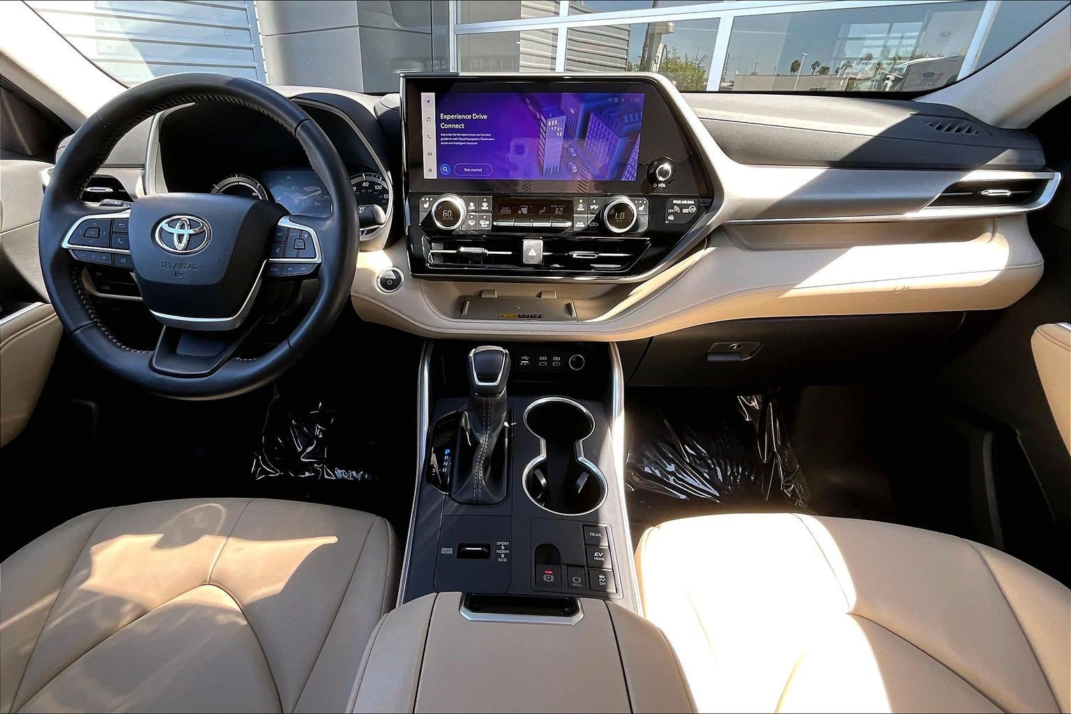 Used 2025 Toyota Highlander XLE AWD/4WD image 15