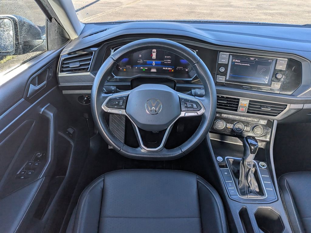 Used 2024 Volkswagen Jetta SE image 17