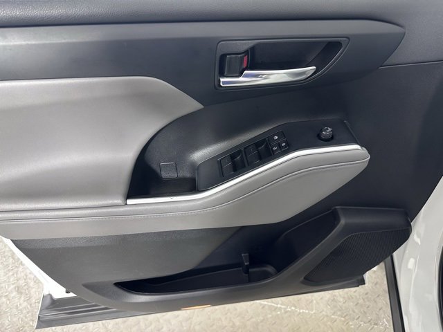 Used 2022 Toyota Highlander XLE image 22