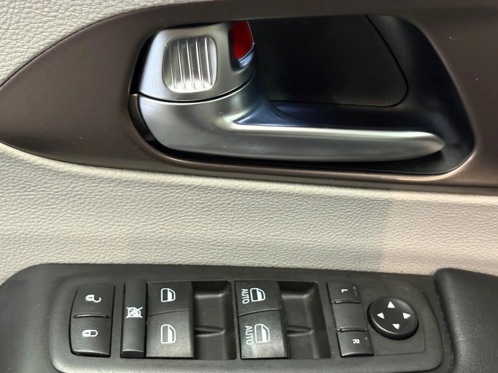 Used 2021 Chrysler Voyager Lxi FWD image 34