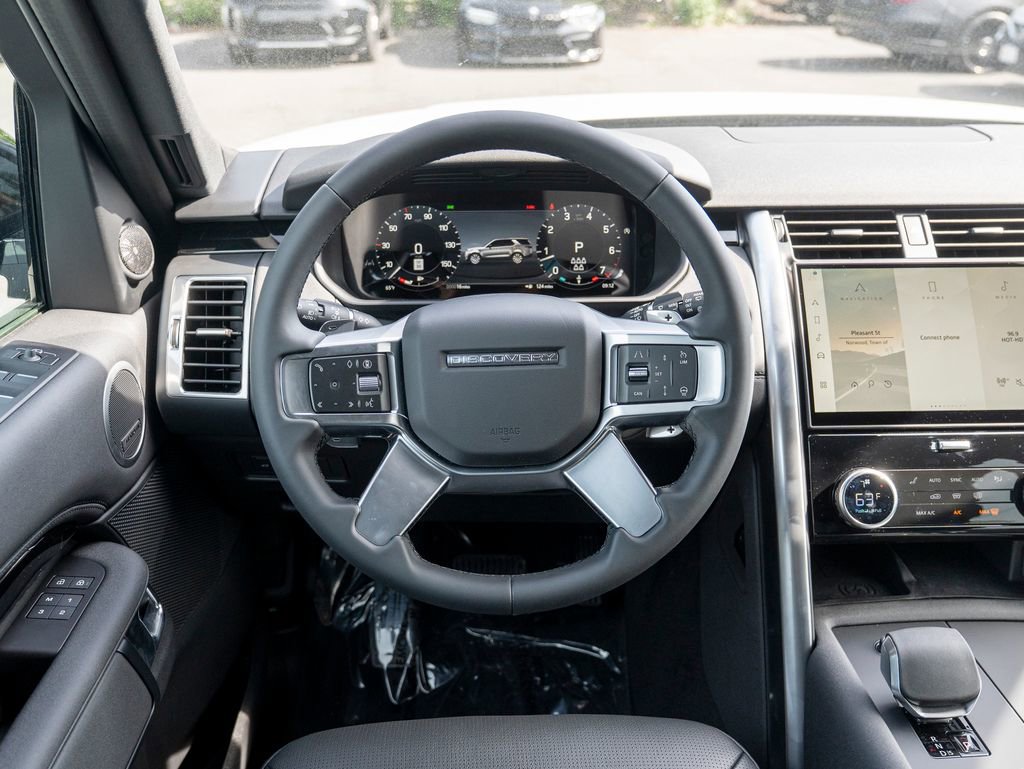 New 2025 Land Rover Discovery S image 12